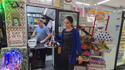 3 metrekareye sığan 40 yıllık sevda: Çay ocağını çiçek bahçesine çevirdi
