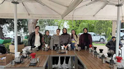 Kahve kokulu dostluk: Gençler ve büyükler aynı fincanda buluştu