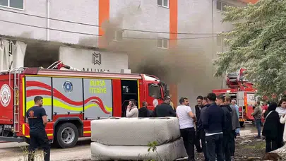 İnegöl'de mobilya atölyesinde dehşet anları: Alevler gökyüzünü kapladı