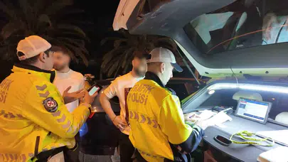 Kadıköy’de egzoz oyunu pahalıya patladı: "Ceza yemem sandım" dedi, 16 bin lirayı görünce itiraf etti