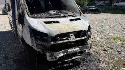 Siirt’te gece yarısı paniği: Park halindeki araçtan geriye sadece demir yığını kaldı