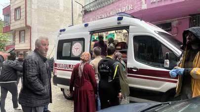 Oyuncağı için canını hiçe saydı: Dereye düşen minik öğrenciyi vatandaşlar kurtardı