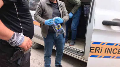 Polisleri görünce paniğe kapıldı: Kaçarken düşürdüğü silah ele verdi