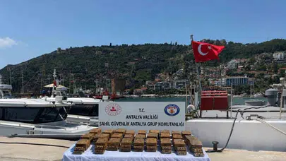 Alanya sahilinde milyonluk vurgun: Dalgalar kıyıya servet taşıdı