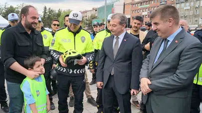 Kırıkkale’de anlamlı farkındalık: Kaza atlatan sürücülere kask desteği