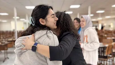 Sıla hasretini bayram sofrasında dindirdiler: Yurtlar ikinci bir yuva oldu