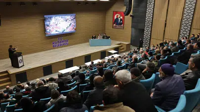 Kütahya’da ortak akıl dönemi: Pazarcı esnafıyla masaya oturdu, sorunları yerinde dinledi