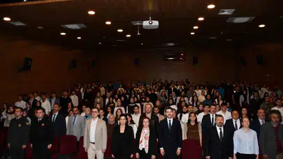 Geleceğin teknolojisi Vezirköprü’de masaya yatırıldı: Yapay zeka hem fırsat hem tehdit