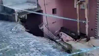 Tokat’ta korku dolu anlar: İstinat duvarı büyük bir gürültüyle apartmanın içine girdi