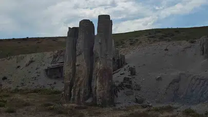 Van Gölü’nün saklı hazinesi: Doğanın sanat eseri peri bacaları keşfedilmeyi bekliyor