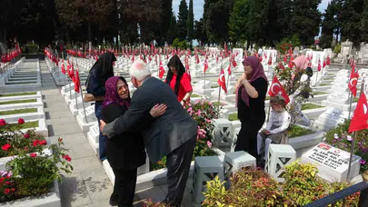 Trabzon'da bayram sabahı hüzün ve minnet bir aradaydı: Şehitlikte duygusal buluşma