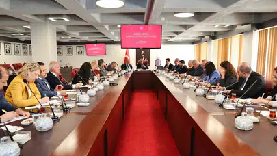 İlaç devleri Erzurum’da buluştu: Sağlıkta dışa bağımlılığı bitirecek stratejik hamle