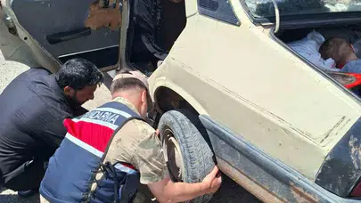 Yolun ortasında çaresiz kalmıştı: Jandarma ekipleri sürücünün yardımına koştu