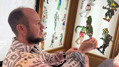 Gölge oyununun ustaları Bursa’da yetişiyor: Karagöz ve Hacivat geleneği yeniden hayat buluyor