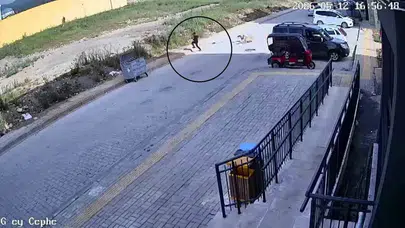 Sokak ortasında dehşeti yaşadı: 7 yaşındaki Yiğit’in kaçış anları güvenlik kamerasında