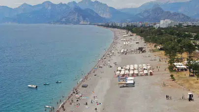 Antalya'da 19 Mayıs Coşkusu: Konyaaltı Sahili'nde Bayram Şöleni