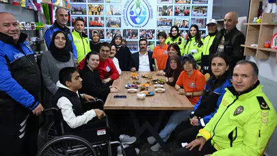 Kütahya’da özel bireylerle buluşma: Emniyetten trafik mesajı