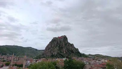 Afyonkarahisar’da sonbahar provası: Termometreler çakıldı, yağmur şehri teslim aldı