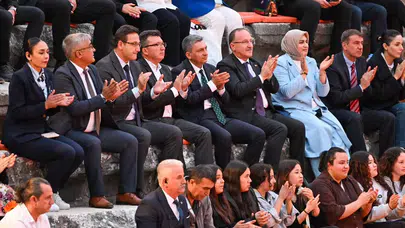 Tebeşir tozunu notalarla buluşturdular: 170 öğretmen Aspendos'ta tarih yazdı