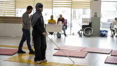 Avrupalı gençler Mersin'de empati köprüsü kurdu: Engelleri birlikte aştılar