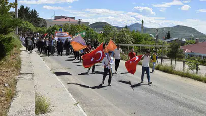 Diyarbakır’da 19 Mayıs coşkusu: Gençler bayramlarını meydanlarda kutladı