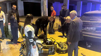 Batman'da korku dolu anlar: Motosikletli sürücü park halindeki aracın altına girdi