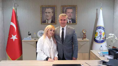 Buharkent’te türkü rüzgarı: Usta sanatçı Bedia Akartürk’ten belediyeye sürpriz ziyaret