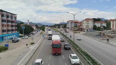 Bayram trafiğinde ilk durak: Osmancık’ta araç kuyrukları uzadı