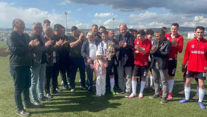 Tavşanlı’da şampiyonluk coşkusu: Namağlup Göbelspor tarih yazdı