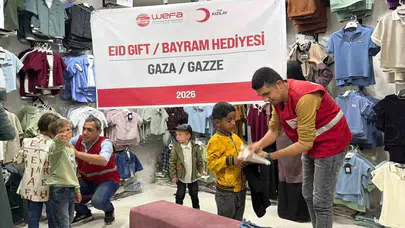 Gazze'de bayram coşkusu: Binlerce çocuğun yüzü Kızılay ile güldü