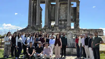 Tarihin tozlu sayfalarında unutulmaz bir yolculuk: Hisarcıklı öğrenciler Aizanoi’de buluştu