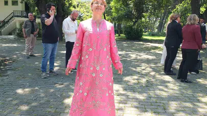 Sandıktan çıkan miras podyuma taşındı: Burhaniyeli eğitmenin el emeği göz doldurdu