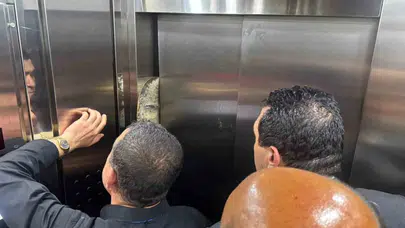 Gaziantep’te CHP heyetine asansör kabusu: Dakikalarca kurtarılmayı beklediler