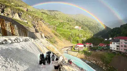 Giresun’un doğa harikası Göksu Travertenleri’nde kartpostallık anlar: Yağmur sonrası gökyüzü renk cümbüşüne döndü