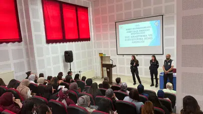 Gençlerin dijital dünyadaki güvenliği ve toplumsal farkındalık Emet’te masaya yatırıldı: Polislerden öğrencilere kritik uyarılar