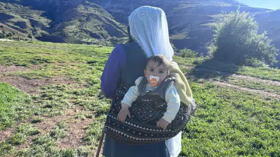 Okul tatilini fırsat bilen minik eller peynir sofralarına hayat veriyor: Yaylada bayram mesaisi