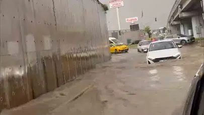Bolu'da hayatı felç eden afet: Gökyüzü delindi, cadde ve sokaklar sular altında kaldı