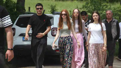 Çanakkale’de 80 yıllık gelenek: Bu sokakta yürüyenler mutluluğa adım atıyor