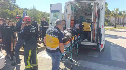 Manavgat’ta korku dolu anlar: Kavşakta iki araç birbirine girdi