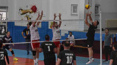 Antalya’da voleybol heyecanı: Kamu çalışanları file başında buluştu