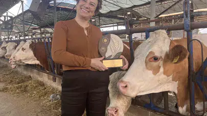 Bir anda 250 büyükbaş hayvanla baş başa kaldı: Arabasını sattı, pes etmedi, zirveye çıktı