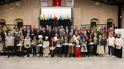 Minik kahramanlar tarihe ışık tuttu: Korkusuz liderler sahnede devleşti