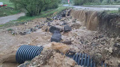 Kayseri’de doğa kabusa döndü: Sel suları yolu yuttu, ulaşım felç oldu