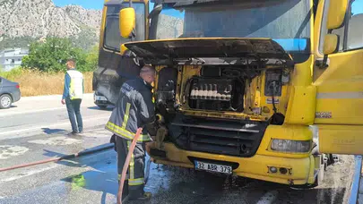 Kırmızı ışıkta kabusu yaşadı: İhracat yükü taşıyan tır küle döndü
