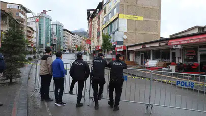 Hakkari'de kabus dolu gece: Temel kazısı binaları yerinden oynattı, esnaf kepenk kapattı