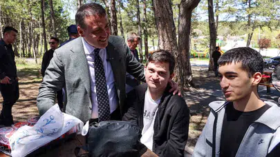Sınav maratonunda moral dopingi: Vali Sözer gençlerle doğada buluştu