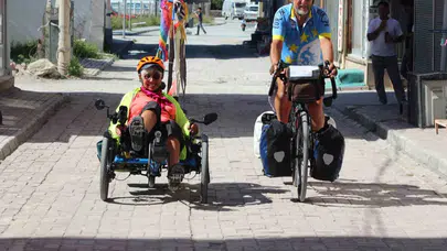 66 yaşında dünya turuna çıktılar: Fransa’dan pedal çevirip Karapınar’a ulaştılar