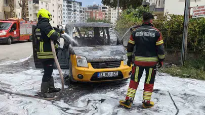 Seyir halindeyken kabusu yaşadı: Motor kısmından yükselen alevler aracı küle çevirdi