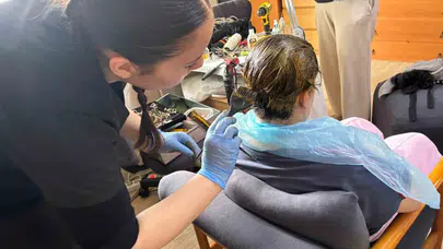 Gönüllü gençlerden çifte bayram: Huzurevi sakinleri için kolları sıvadılar