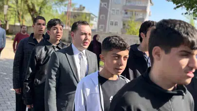 Haftaya okul bahçesinde başladı: Kaymakam Güney'den öğrencilere moral ziyareti